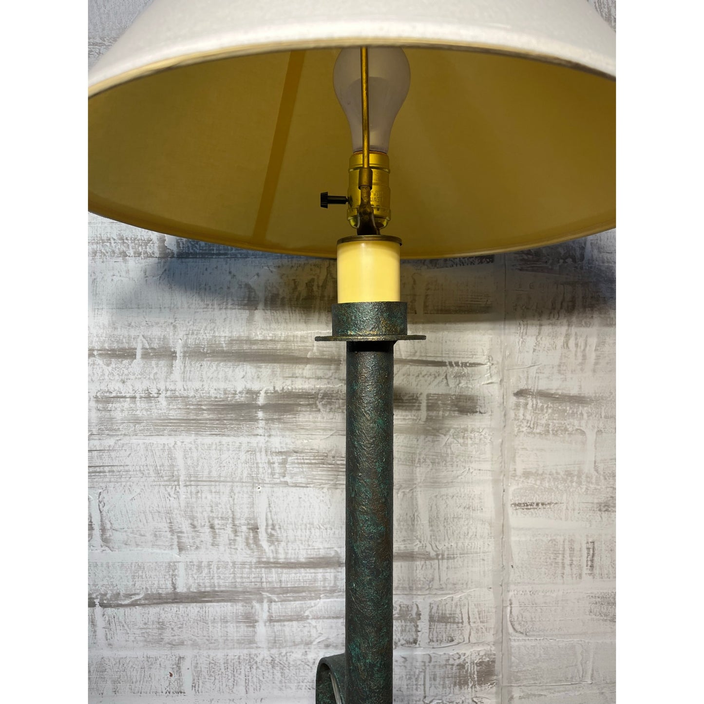 Table Lamp W/ 3 Curved Feet