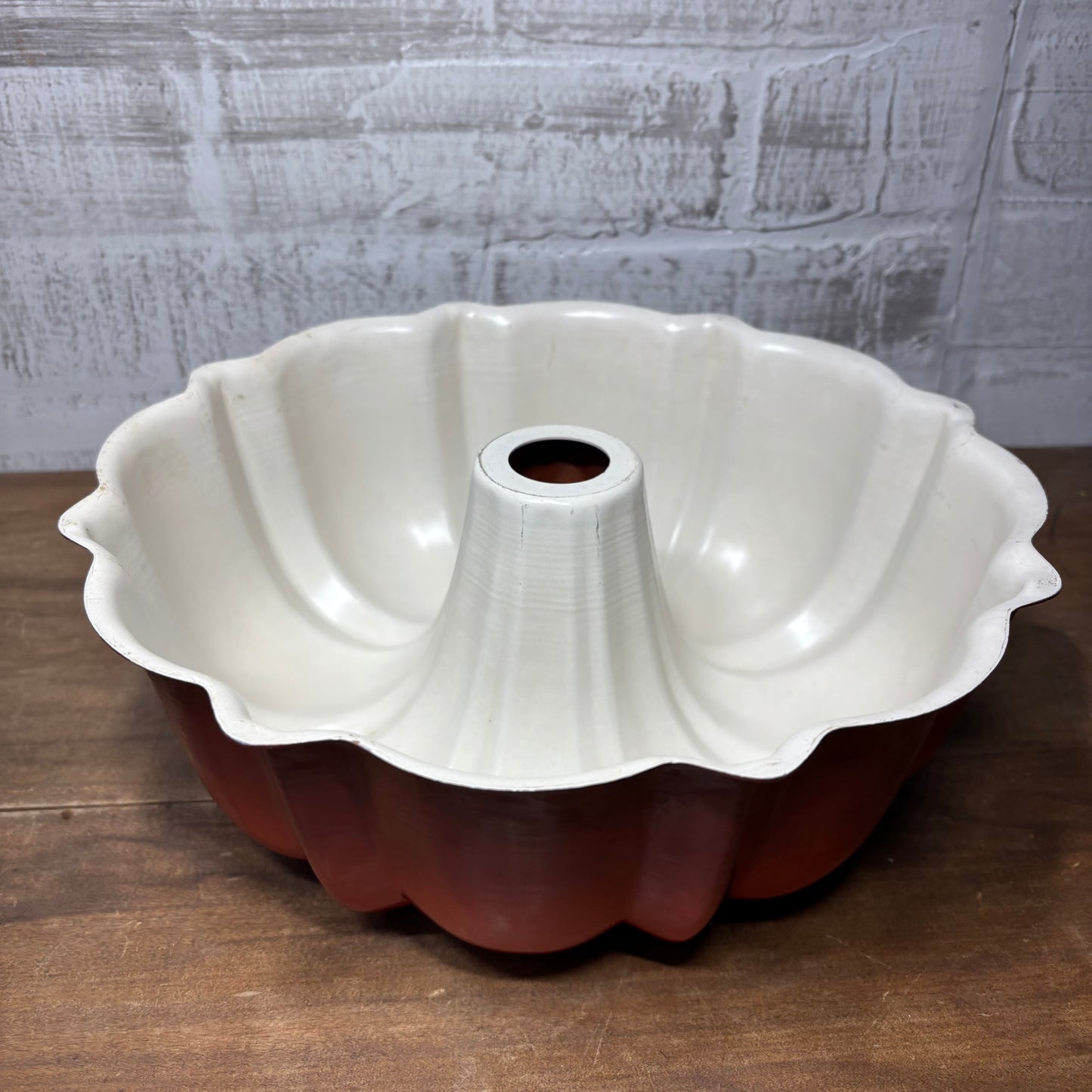 Vintage Bundt Ombré Orange Pan