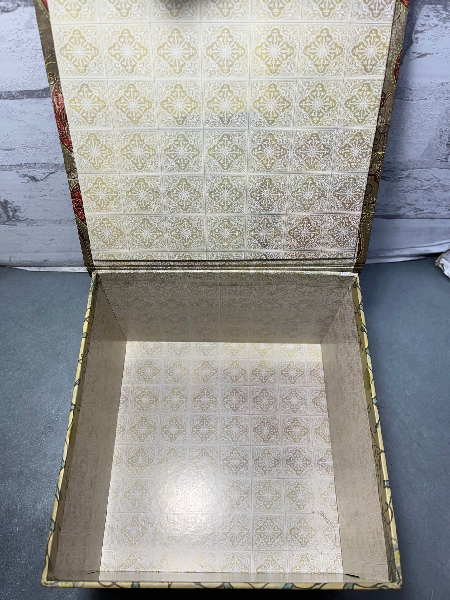 Shabby Chic Paisley Keepsake Box W/ Ribbon