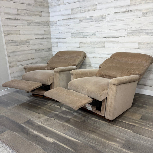 Set Of 2 LaZboy Recliner Chairs