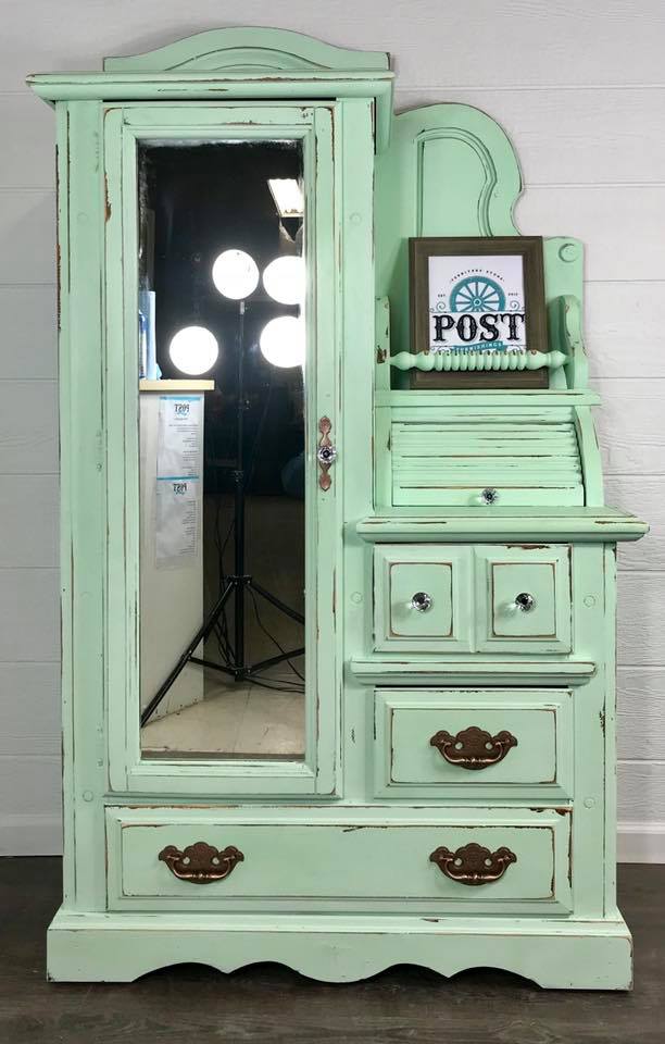 Mint Chip DIY Paint Post Furnishings