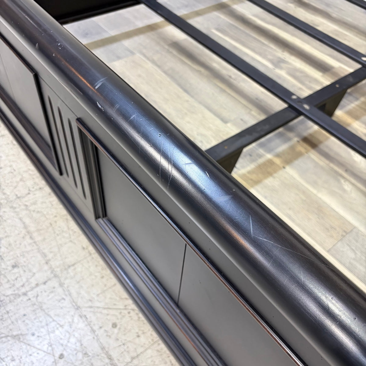 Ethan Allen King Bed Frame - 03 rail closeup