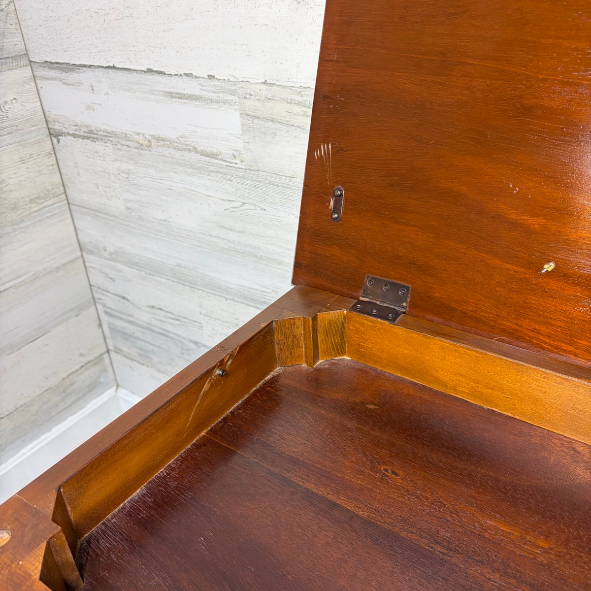 Piano bench hinge detail