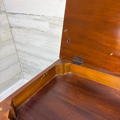 Piano bench hinge detail