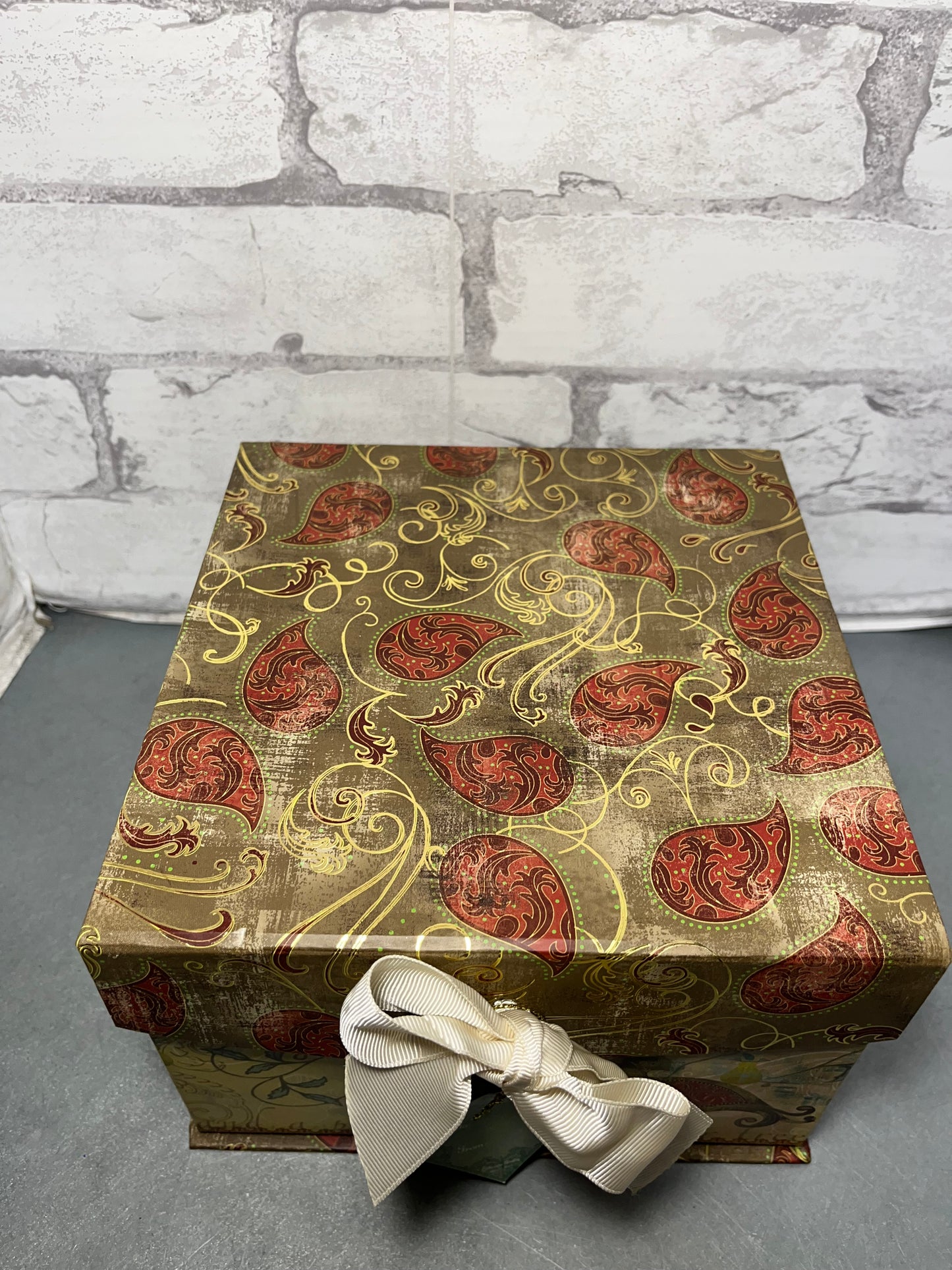 Shabby Chic Paisley Keepsake Box W/ Ribbon