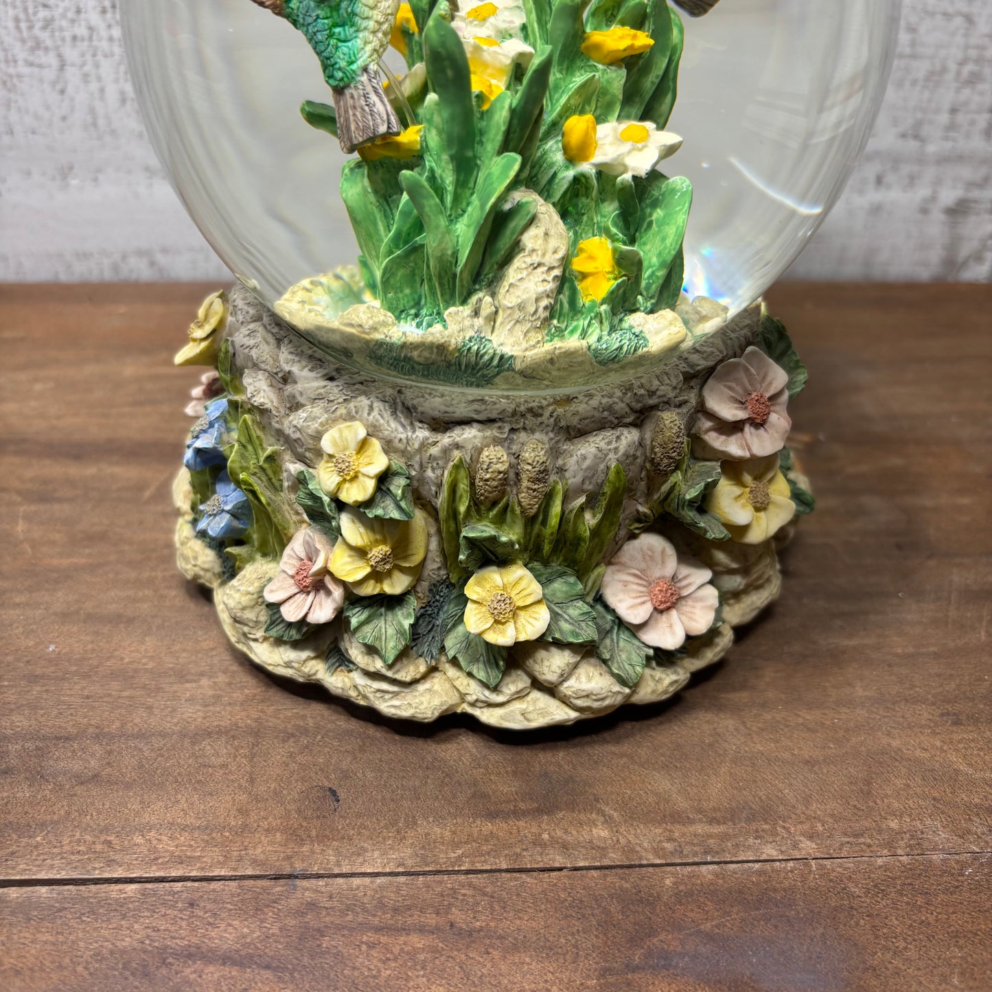 Hummingbird Snow globe