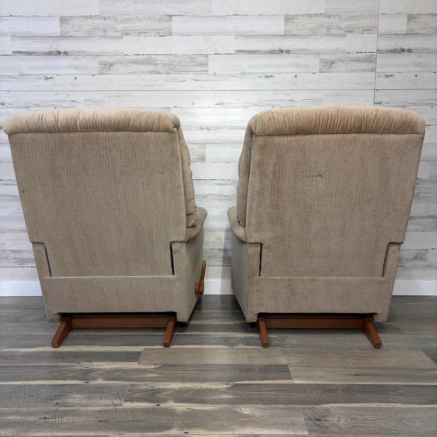 Set Of 2 LaZboy Recliner Chairs