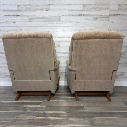 Set Of 2 LaZboy Recliner Chairs