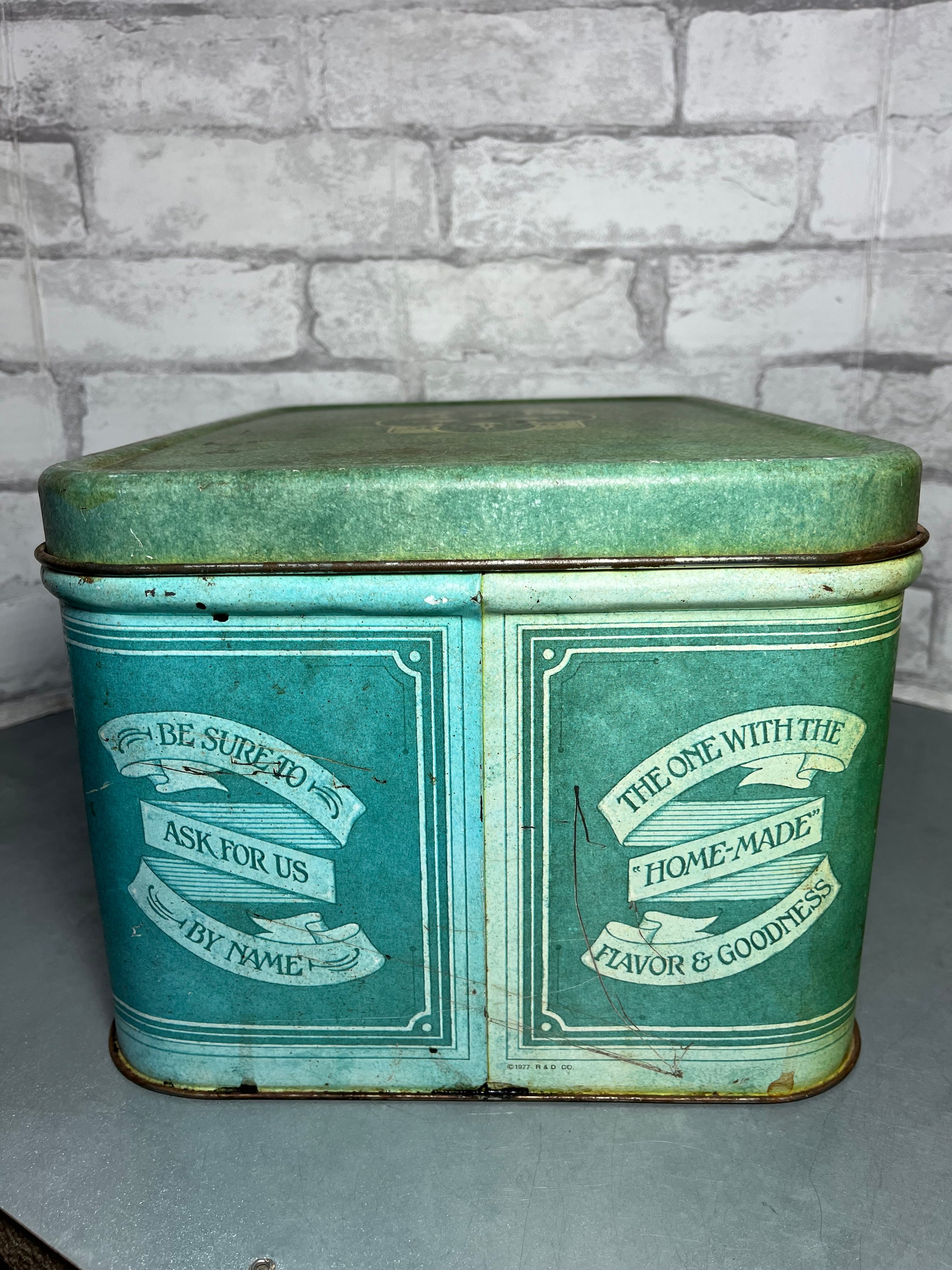 Vintage Metal Bread Box Tin - Wheat Heart Bread Brand 1977 R&D Co. - Vintage fashion Storage Box - Farmhouse kitchen - Vintage kitchen decor -