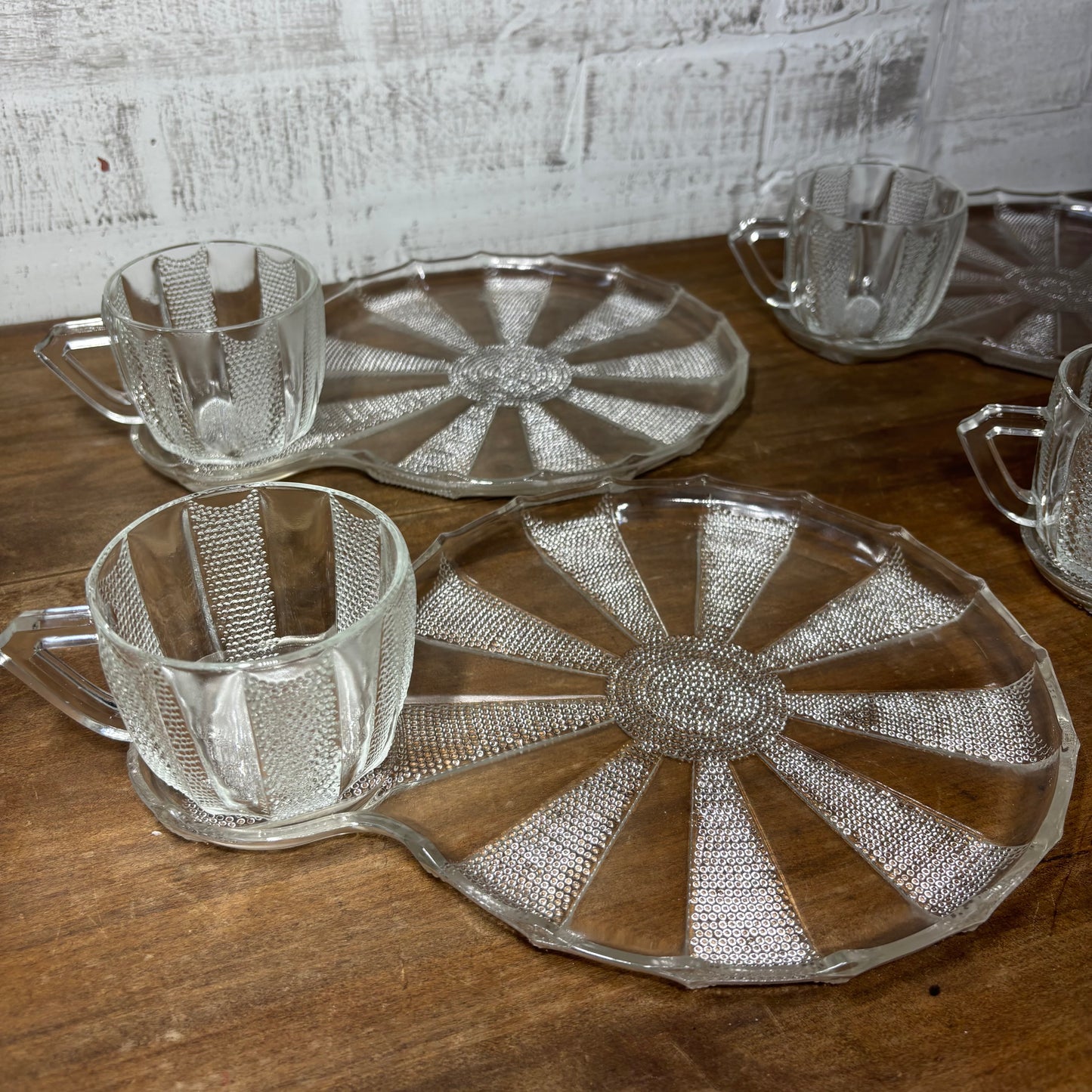 Vintage Jeannette Dewdrop Glass Snack Set Pinwheel Plates With Cups Set Of 4