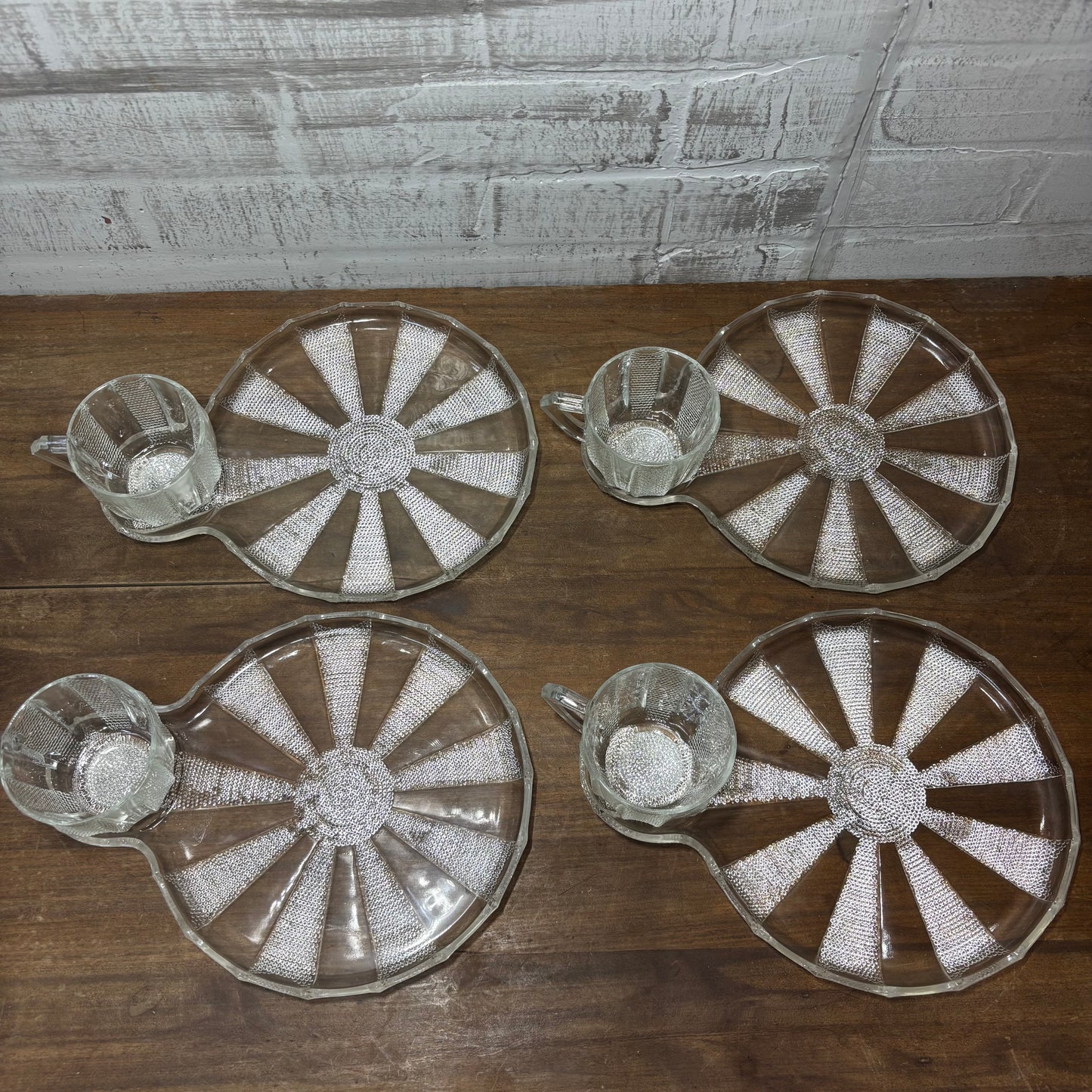 Vintage Jeannette Dewdrop Glass Snack Set Pinwheel Plates With Cups Set Of 4