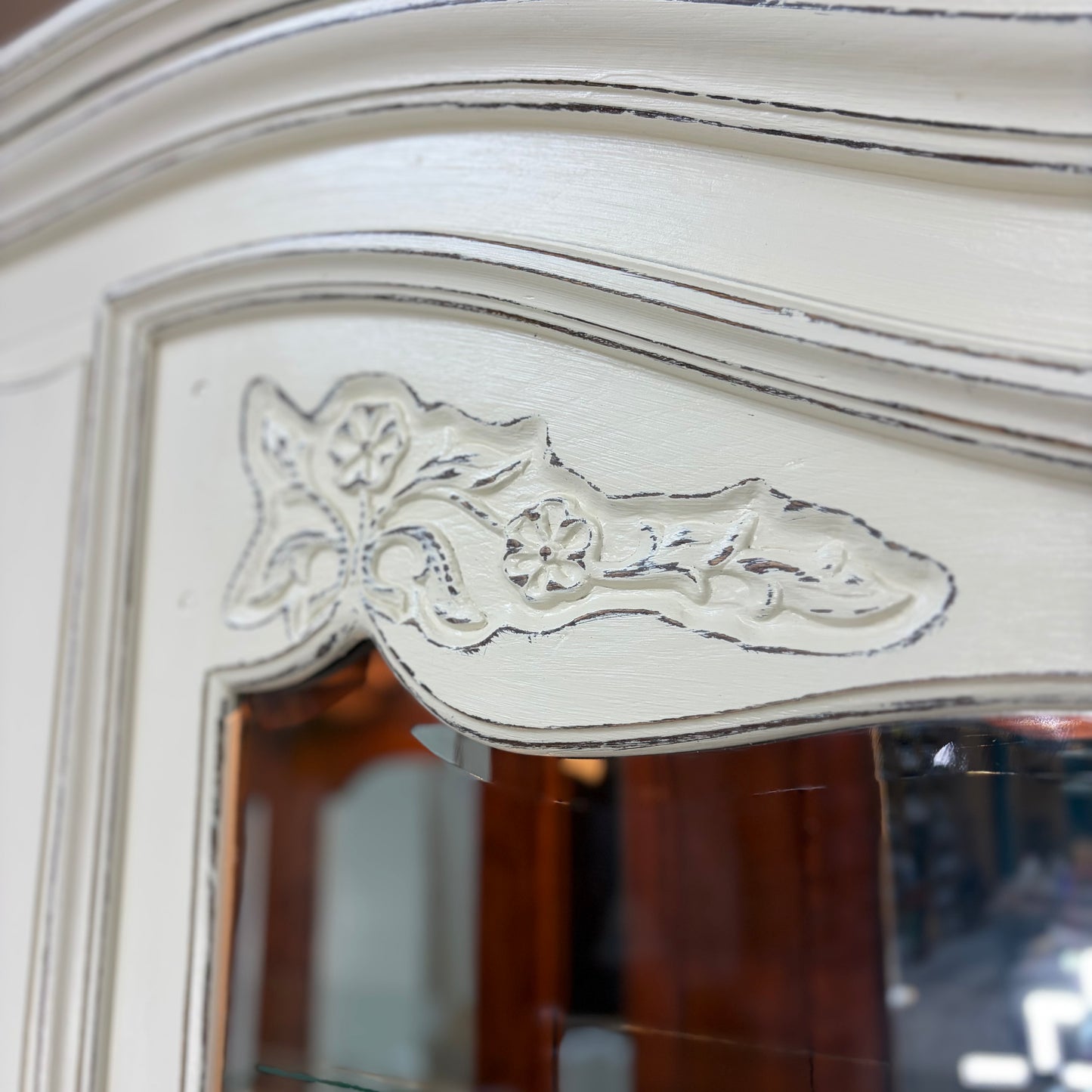 Cream 2pc China Hutch
