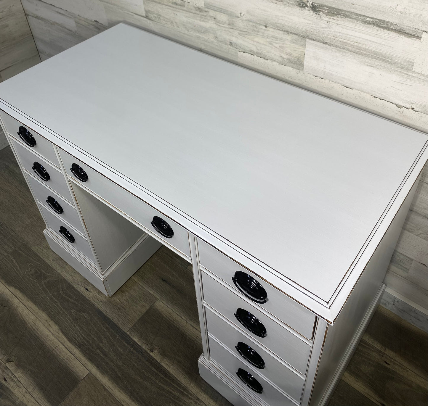 White Vintage Desk
