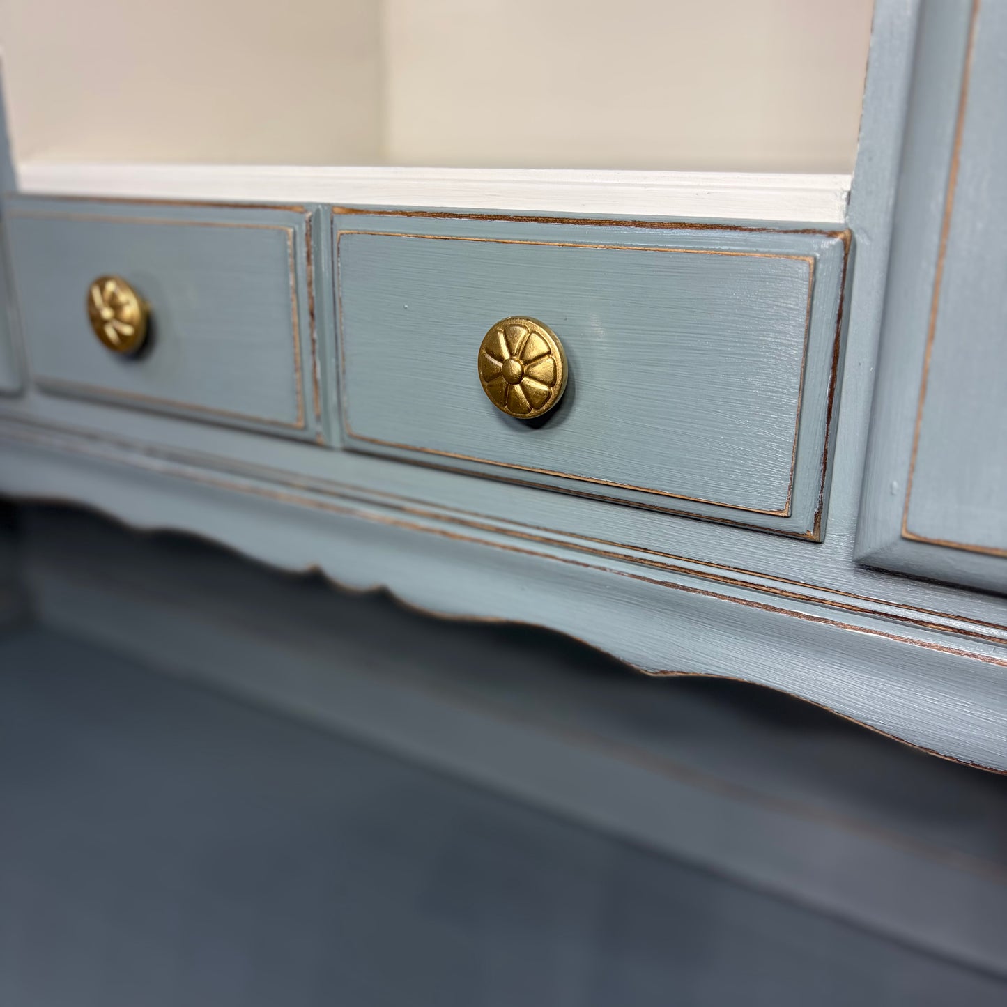 2pc Flint Ridge China Hutch