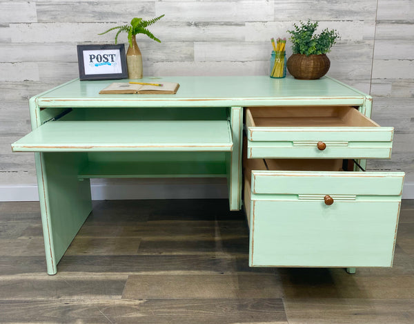 Mint Desk