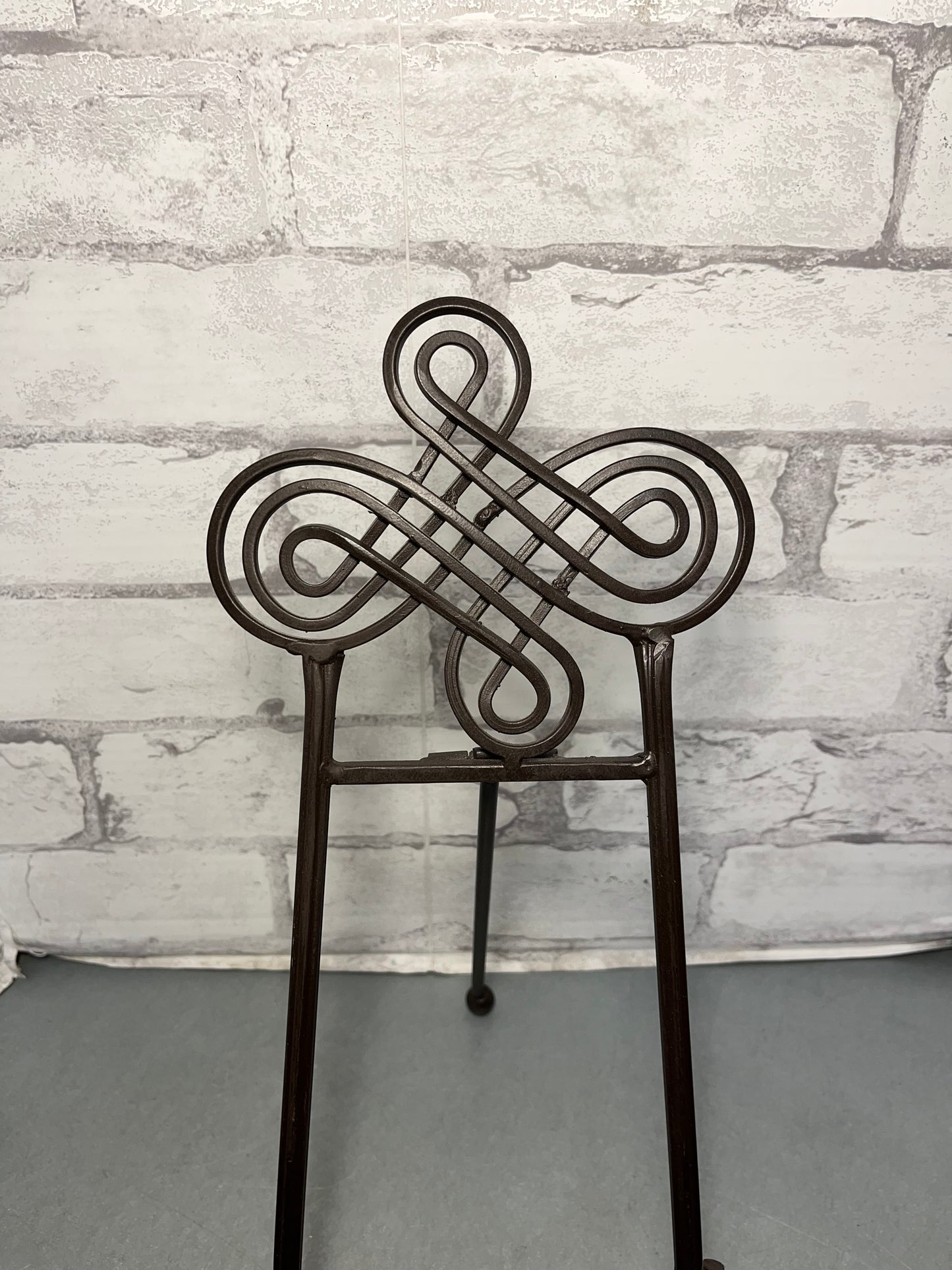 Triple Swirl Easel/ Cookbook Holder