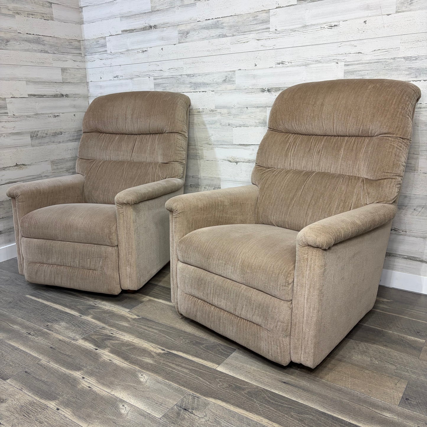 Set Of 2 LaZboy Recliner Chairs