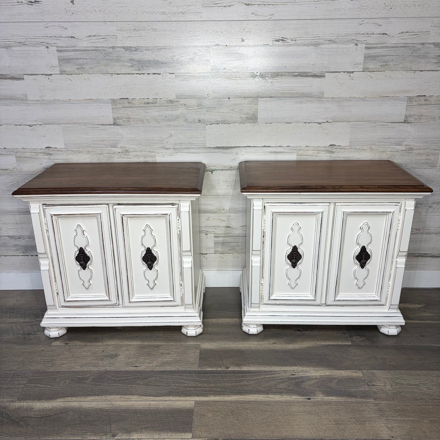 Set Of 2 White Farmhouse Nightstands