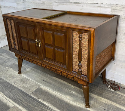 Vintage Magnavox Record/ Radio Cabinet