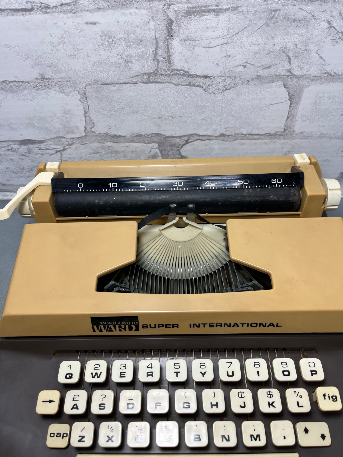 Vintage Montgomery Ward Super International Type Writer