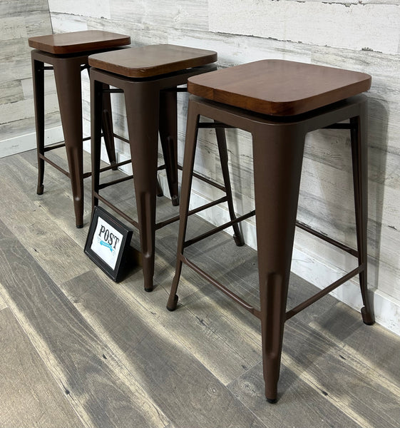 Set Of 3 Swivel Barstools