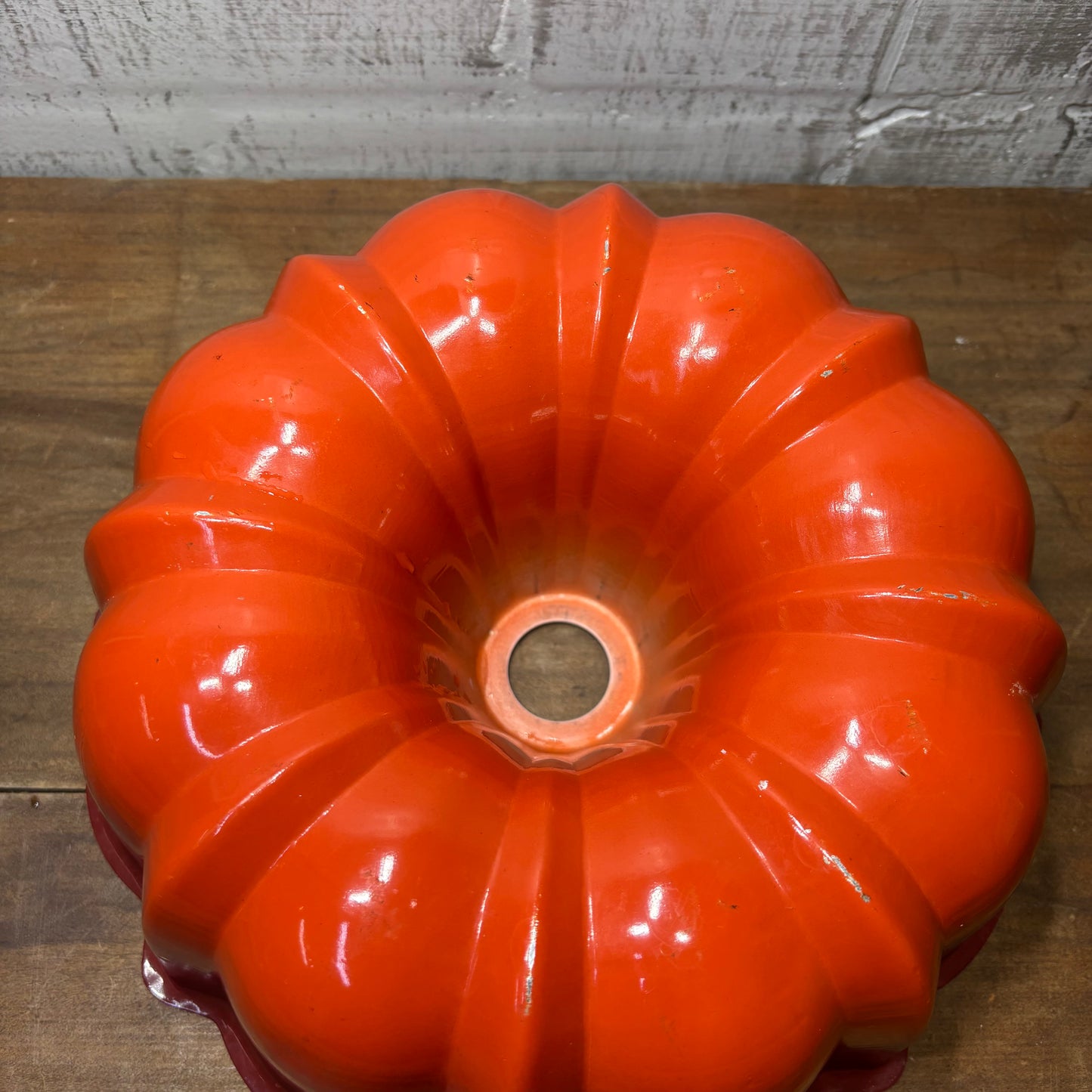 Vintage Bundt Ombré Orange Pan