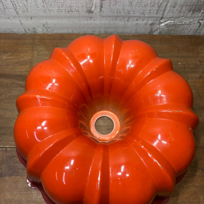 Vintage Bundt Ombré Orange Pan