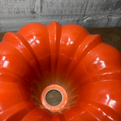Vintage Bundt Ombré Orange Pan