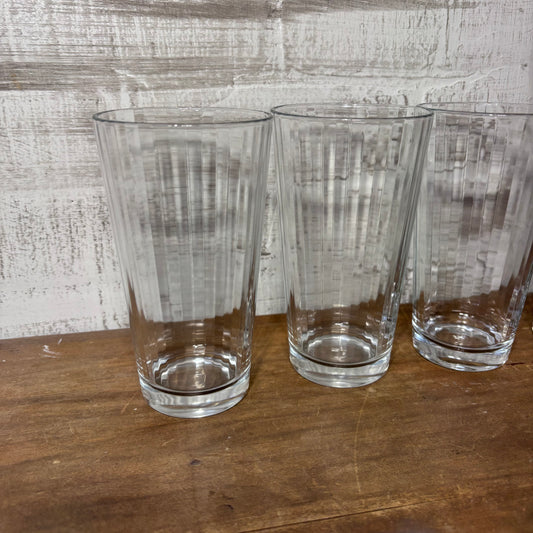 Set of 4 Clear Ribbed Drinking Glasses