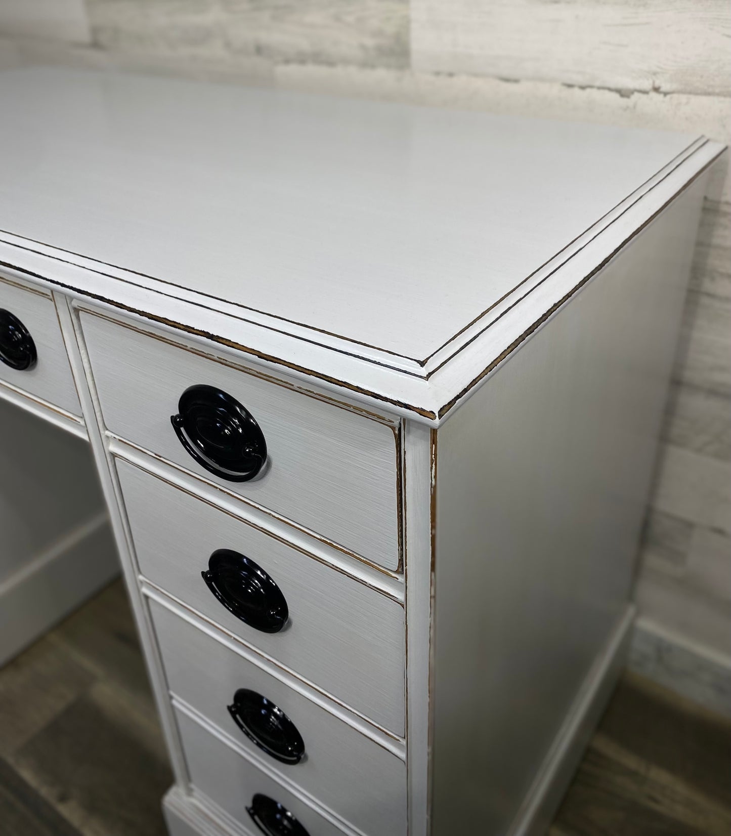 White Vintage Desk