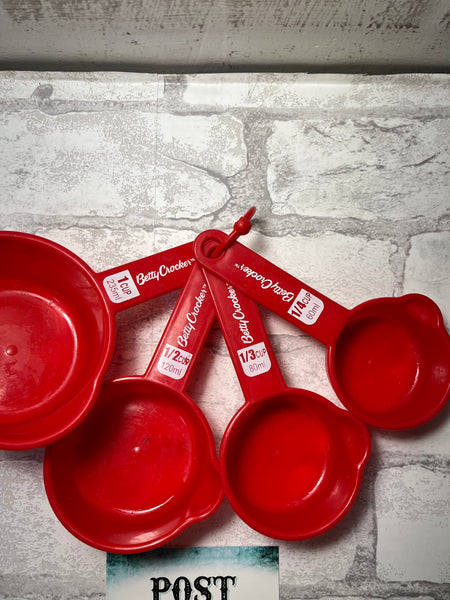 Red Betty Crocker Measuring Cups Set