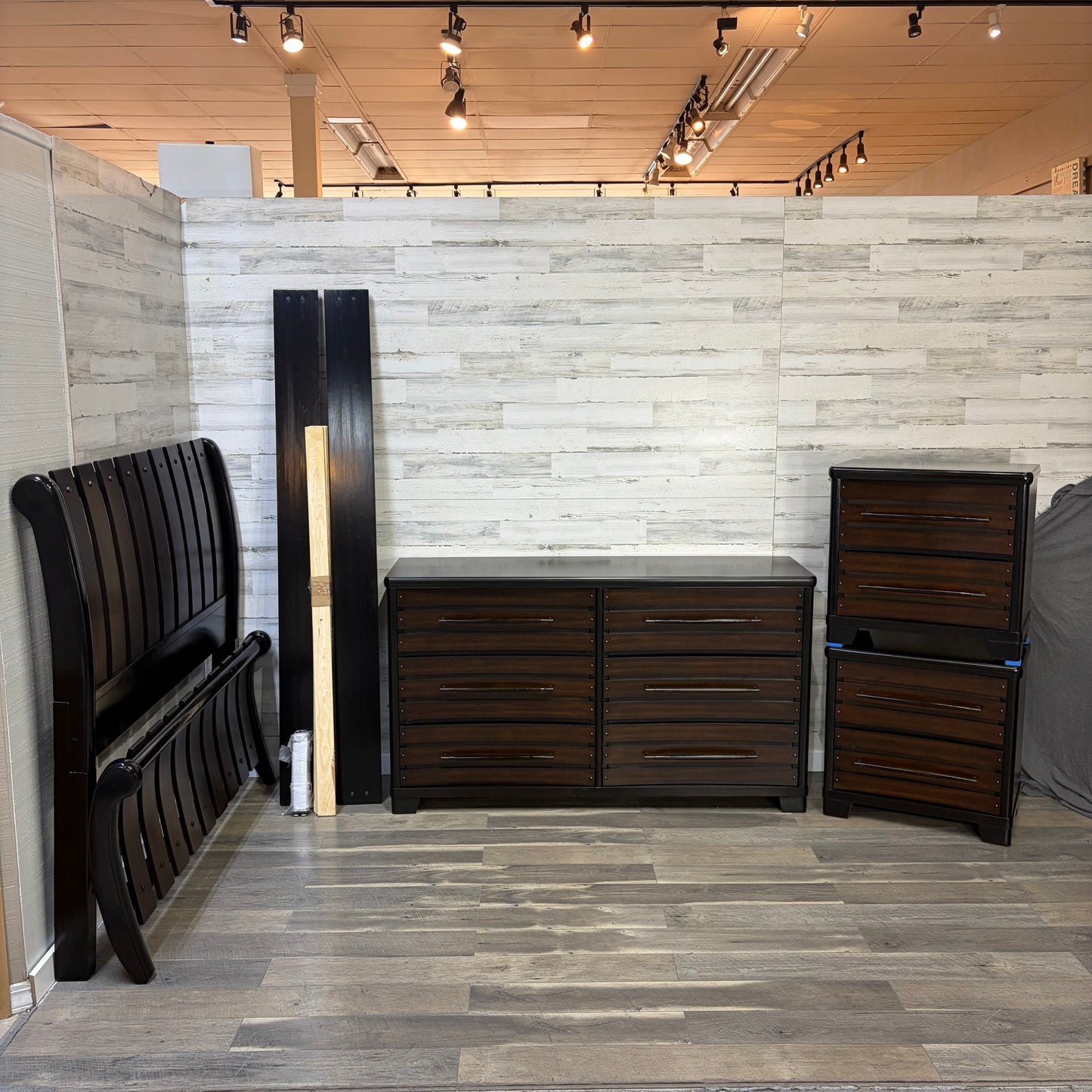 4pc Queen Bedroom Set