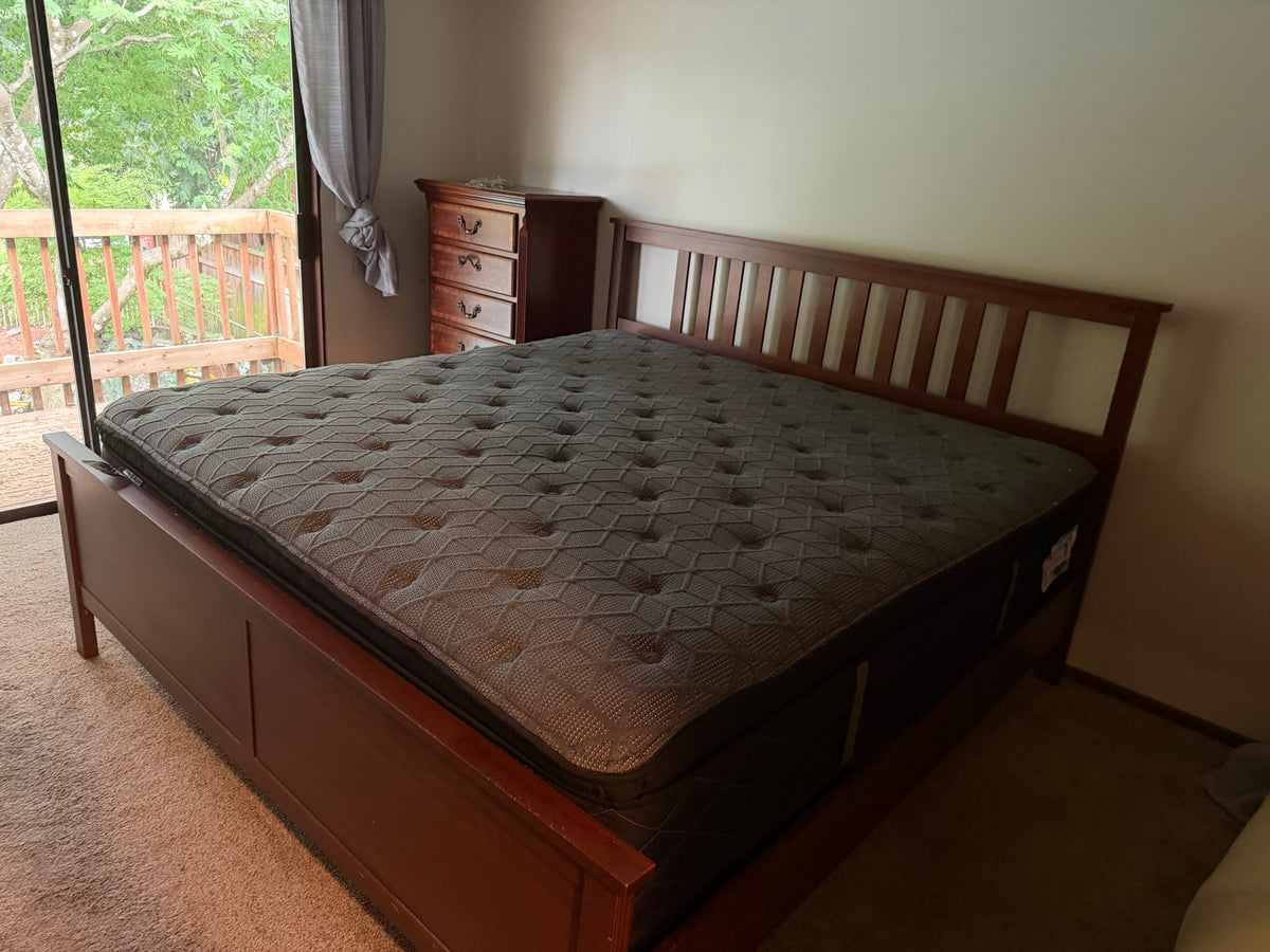 King Size Sealy Euro Pillowtop Mattress & Boxsprings