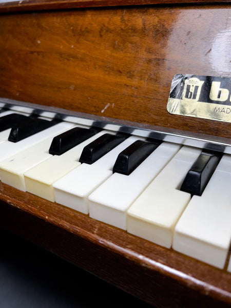 Vintage Toy Piano “Mundia Beilei“