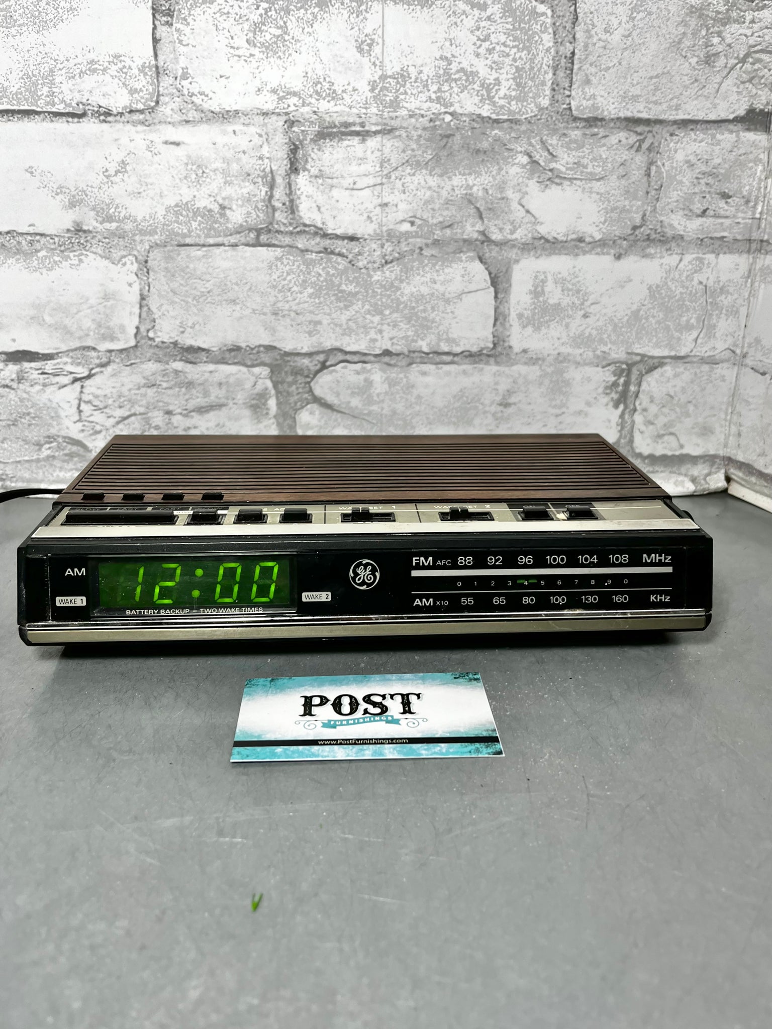 Vintage General Electric FM/AM Electronic Digital Clock Radio