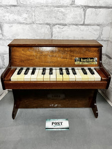 Vintage Toy Piano “Mundia Beilei“