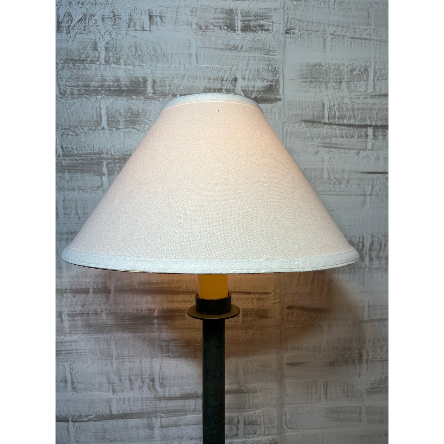 Table Lamp W/ 3 Curved Feet