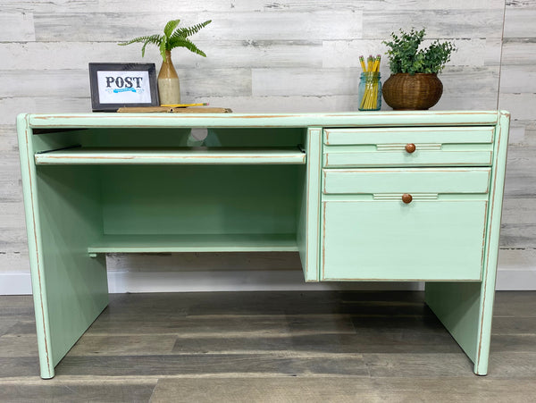 Mint Desk