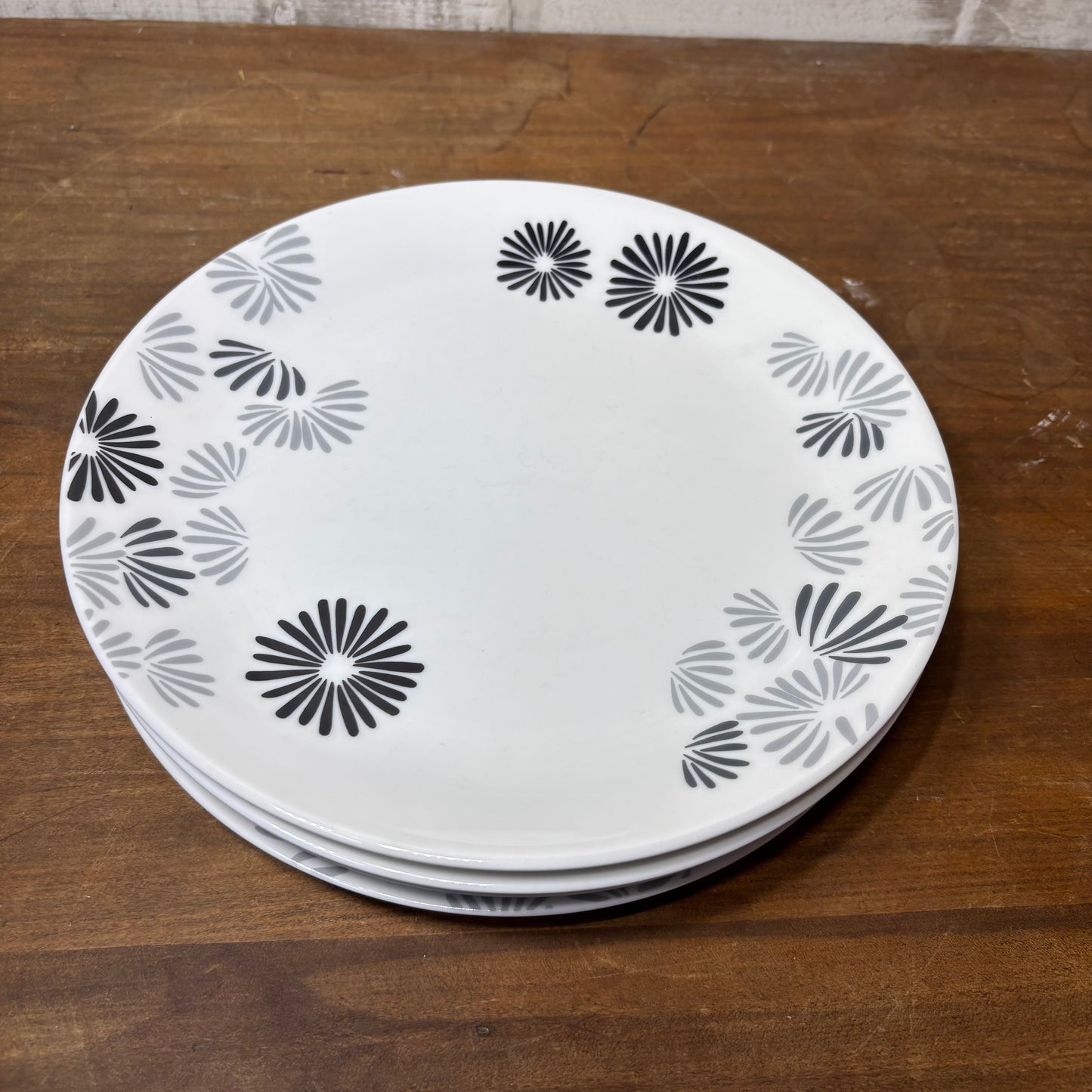 Cellar Whiteware Floral Design Dinner Plates Set Of 4