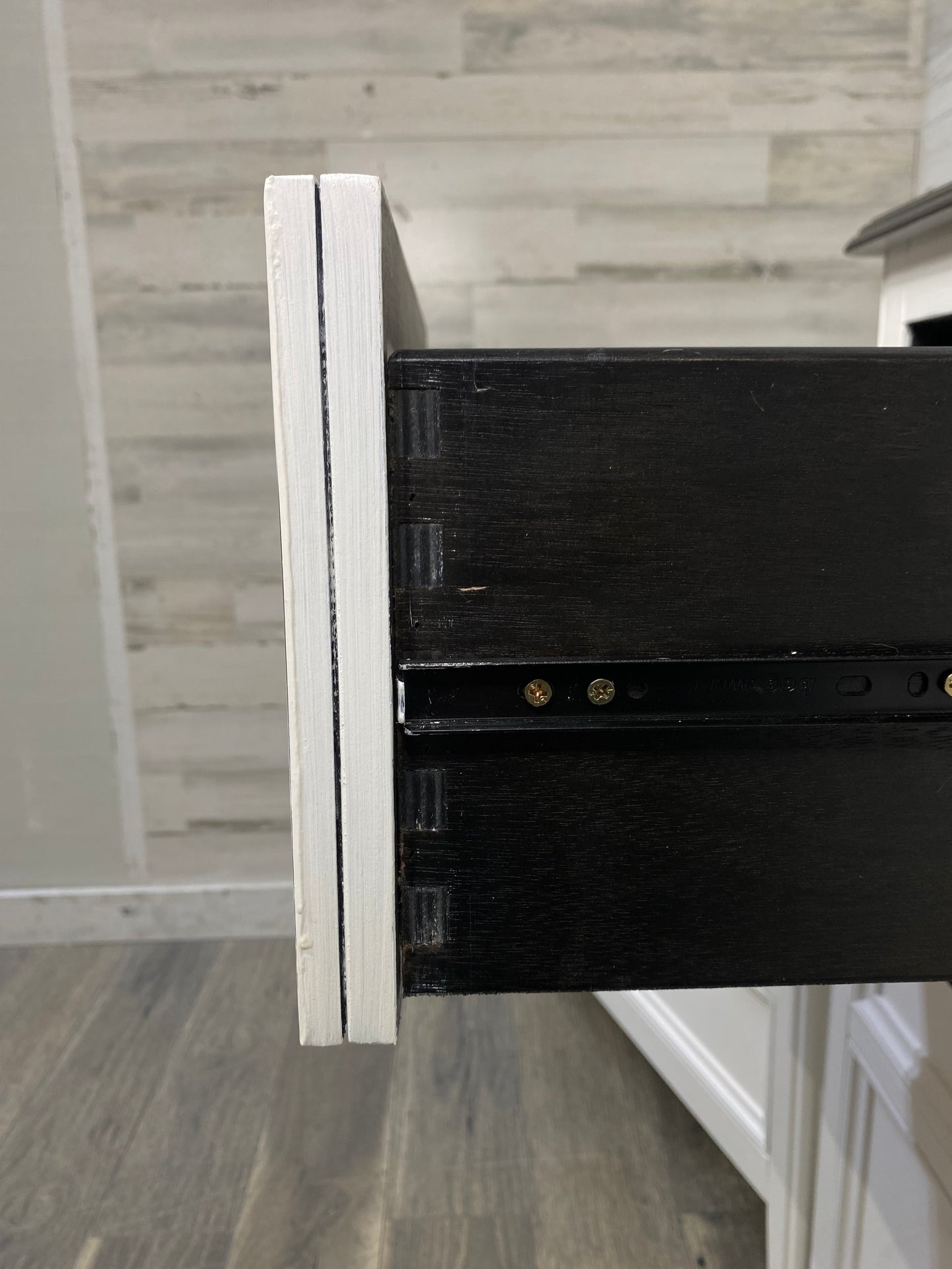 White 3pc Dresser & Nightstand Set