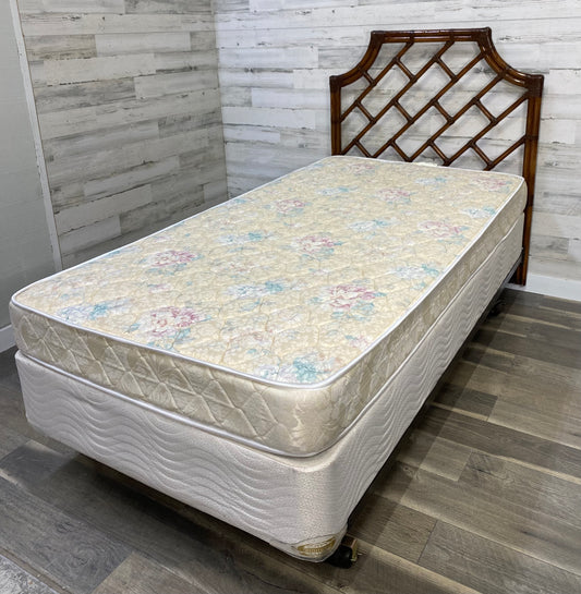 Vintage Mid Century Bamboo Chinese Chippendale Style Twin Sz Frame & Mattress