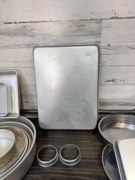 23pc Baking Pan Set Wilton