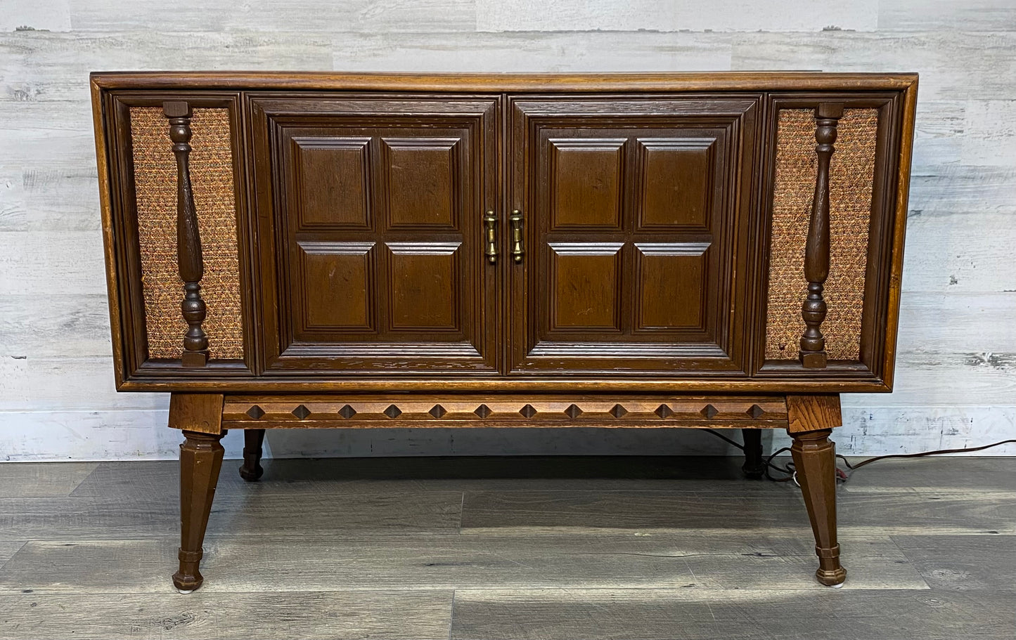 Vintage Magnavox Record/ Radio Cabinet