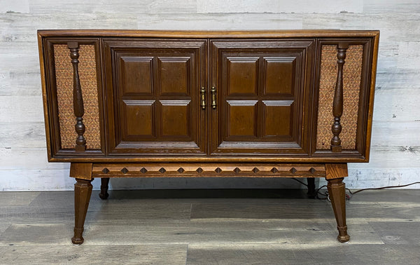 Vintage Magnavox Record/ Radio Cabinet