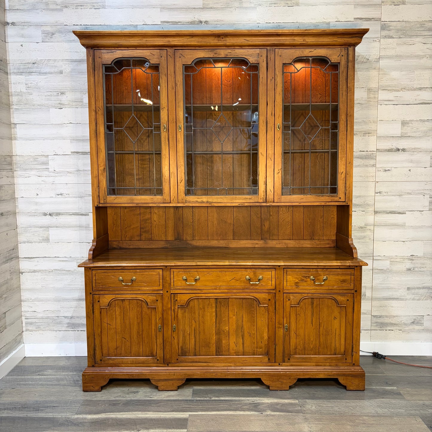 Ethan Allen Hutch Old World TreasuresStep