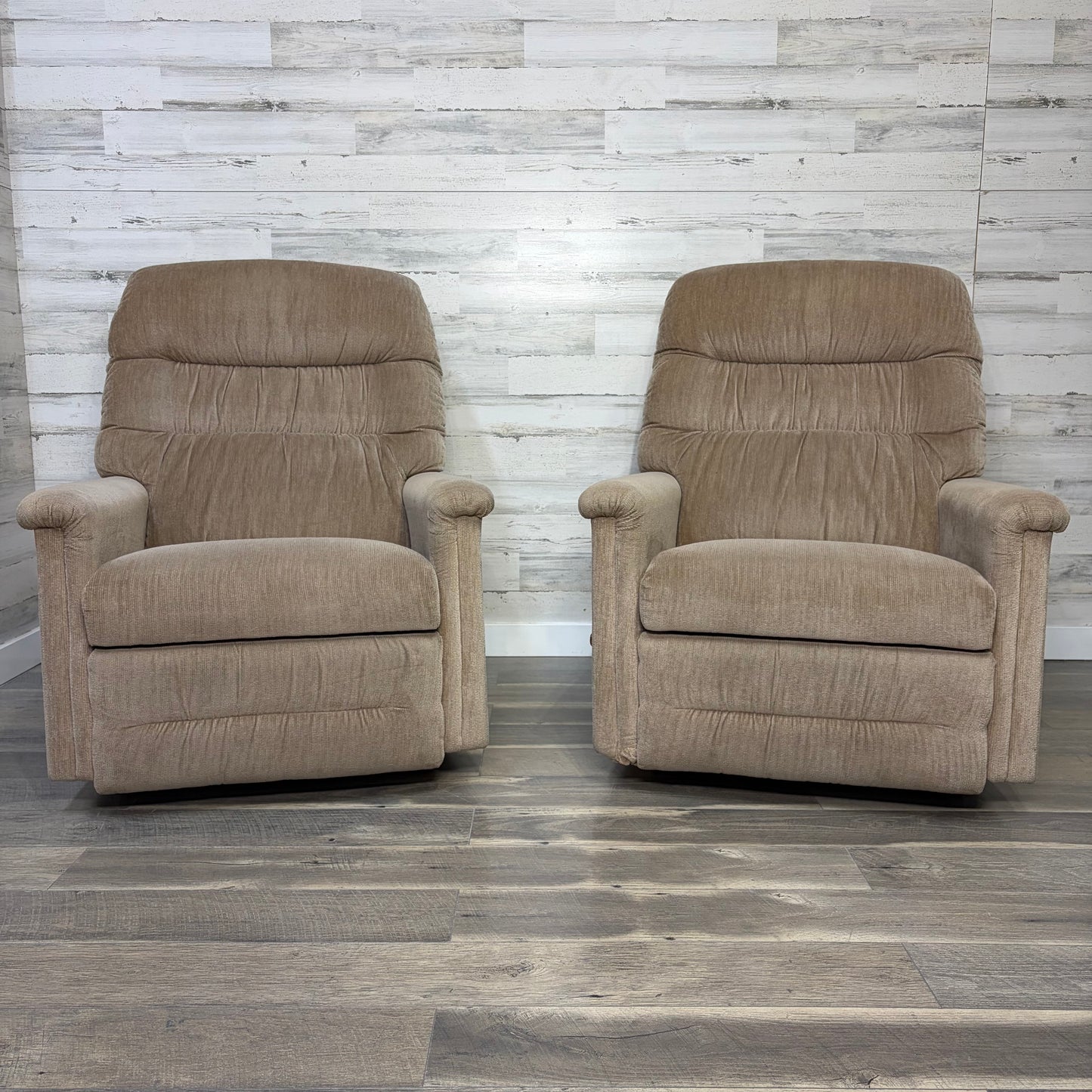 Set Of 2 LaZboy Recliner Chairs