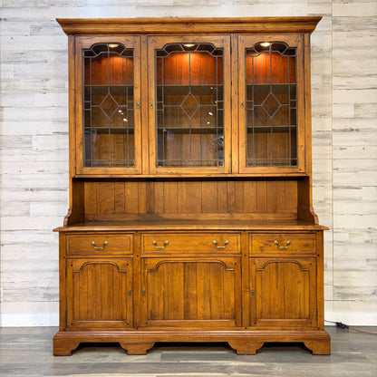 Ethan Allen Hutch Old World TreasuresStep