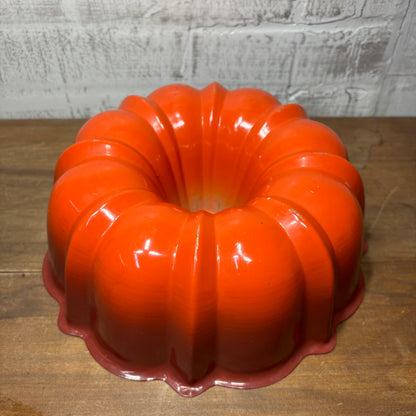 Vintage Bundt Ombré Orange Pan