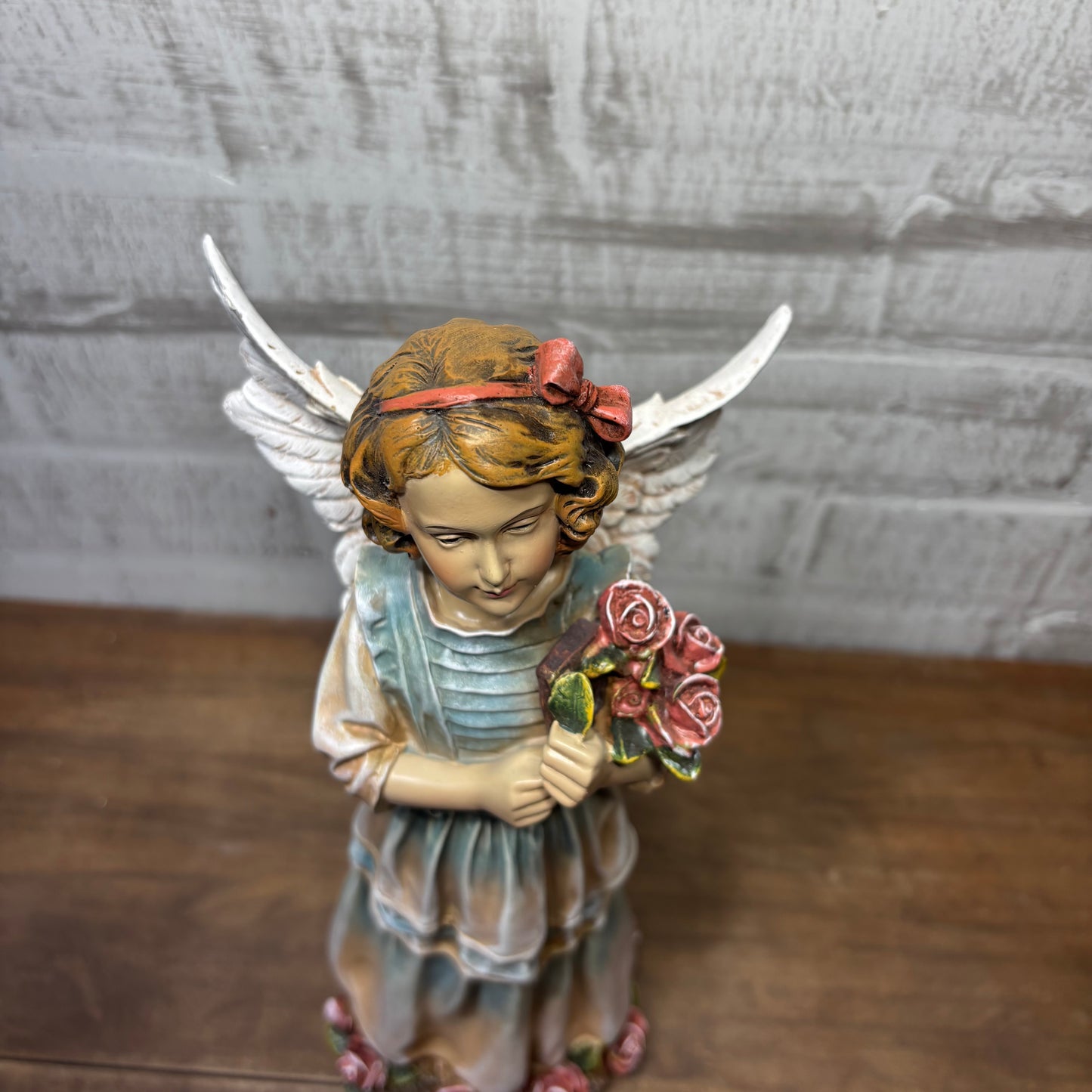 Decorative Angel Figurine W/ Bouquet Of Roses
