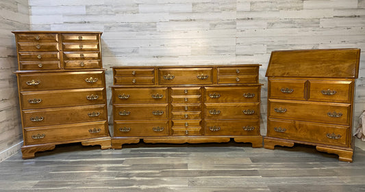 Vintage Meredith 3pc Dresser Set